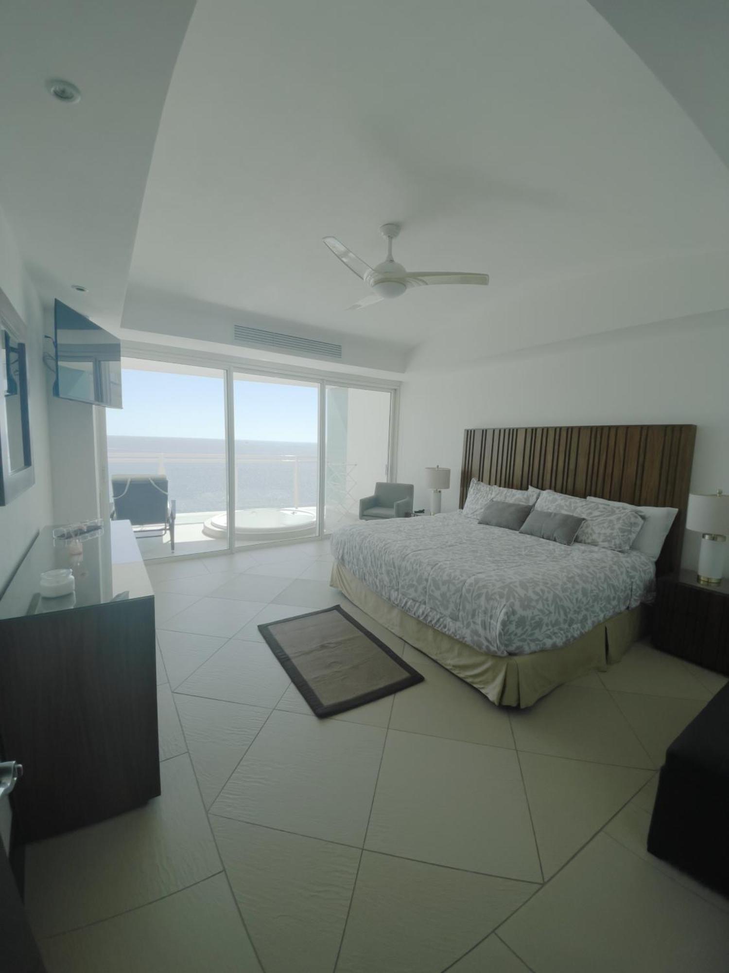 Bay View Grand Marina Ixtapa Condo En Pie De Playa Eksteriør billede